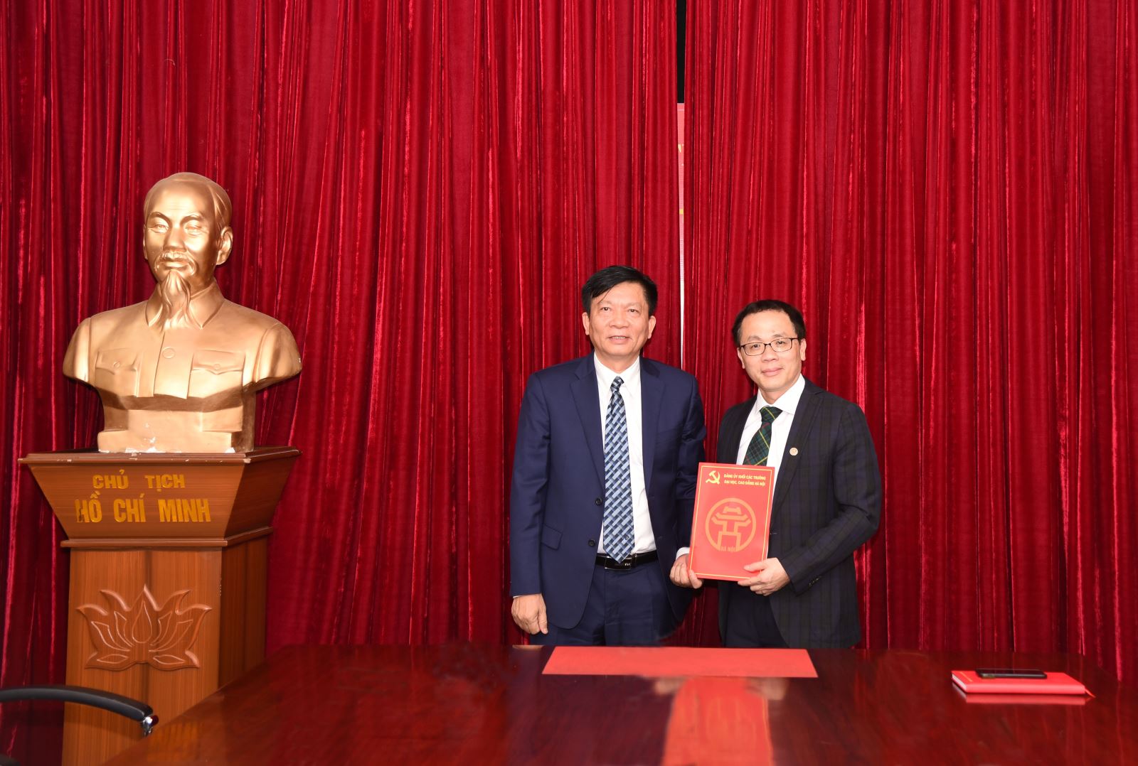 Lễ trao Quyết định chức danh Bí thư Đảng ủy Trường Đại học Y Hà Nội