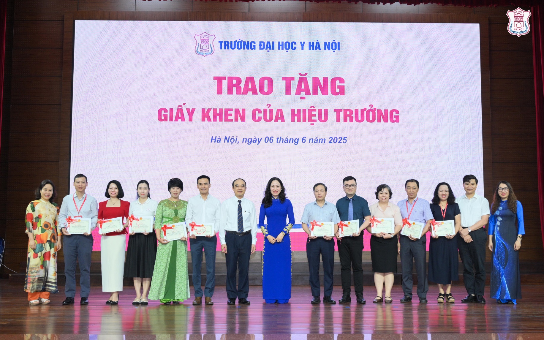 https://apiwebhmu.hmu.edu.vn/Upload/Images/babe0f6e-ce49-415e-adc4-aca901b6fab3.jpg