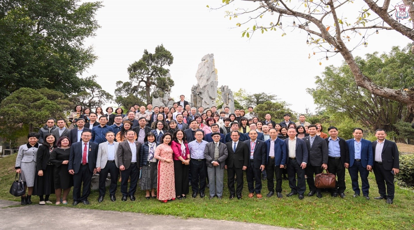 https://apiwebhmu.hmu.edu.vn/Upload/Images/fb4c2438-4f92-4f1a-99a3-816db8dc6796.jpg