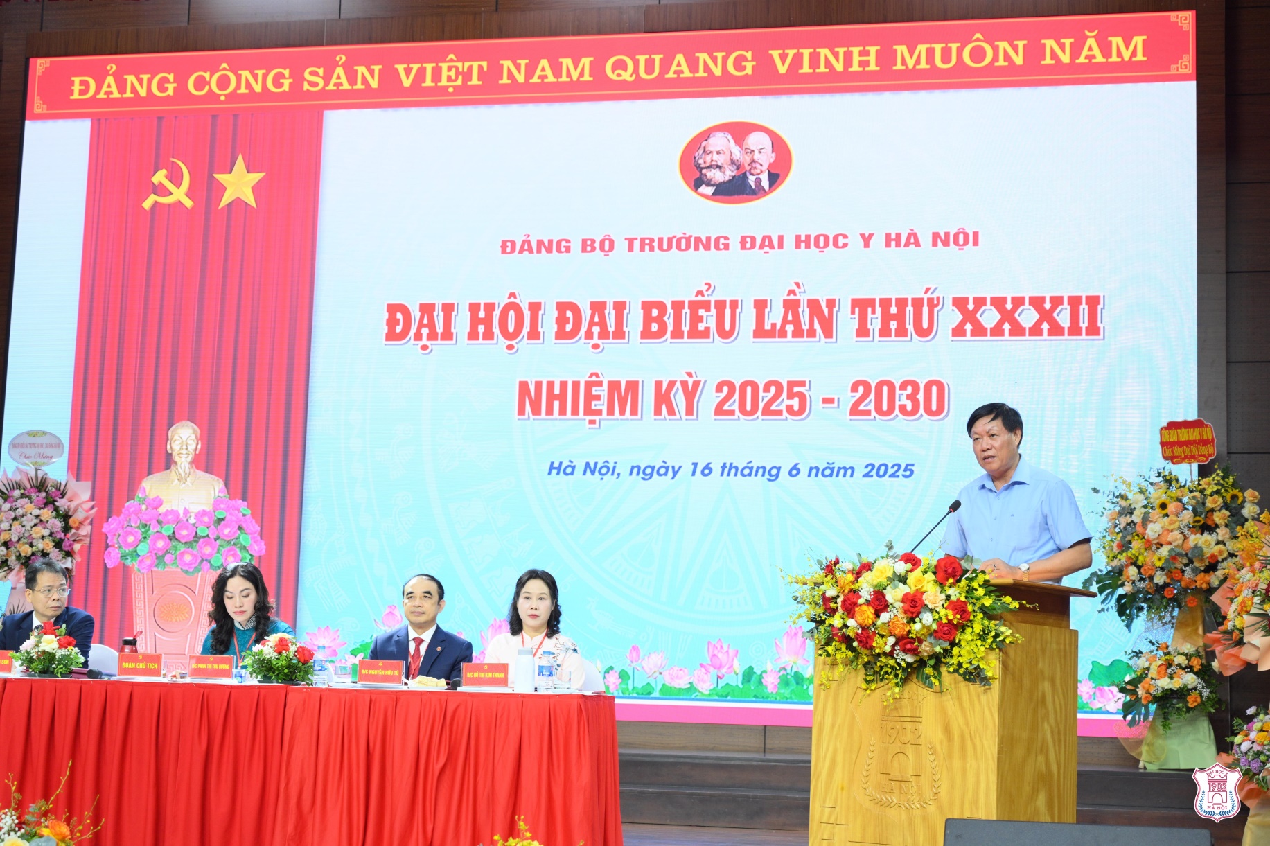 https://apiwebhmu.hmu.edu.vn/Upload/Images/7f1ef780-7de5-4d19-ba55-08f0e35bbf8f.jpg
