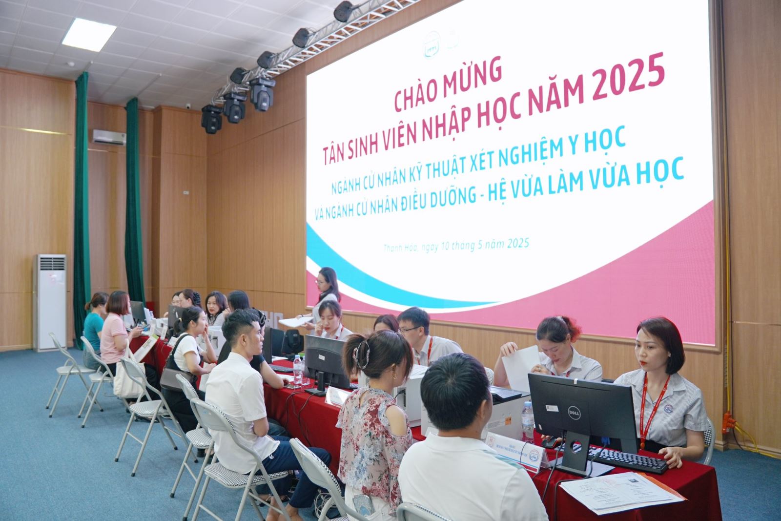 PHÂN HIỆU THANH HÓA TỔ CHỨC NHẬP HỌC CHO SINH VIÊN HỆ VỪA LÀM VỪA HỌC ĐỢT I NĂM 2025