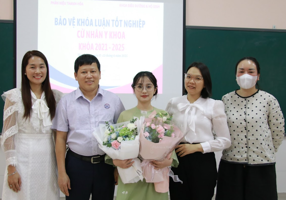 PHÂN HIỆU THANH HÓA TỔ CHỨC LỄ BẢO VỆ KHÓA LUẬN LỚP  CỬ NHÂN ĐIỀU DƯỠNG HỆ CHÍNH QUY, KHÓA HỌC 2021-2025
