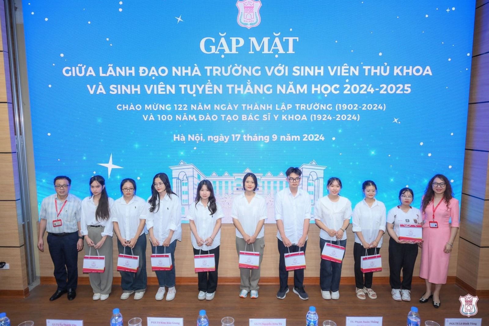 Vinh danh Thủ khoa đầu vào các chuyên ngành Phân hiệu Trường Đại học Y Hà Nội tại Thanh Hóa năm học 2024 - 2025